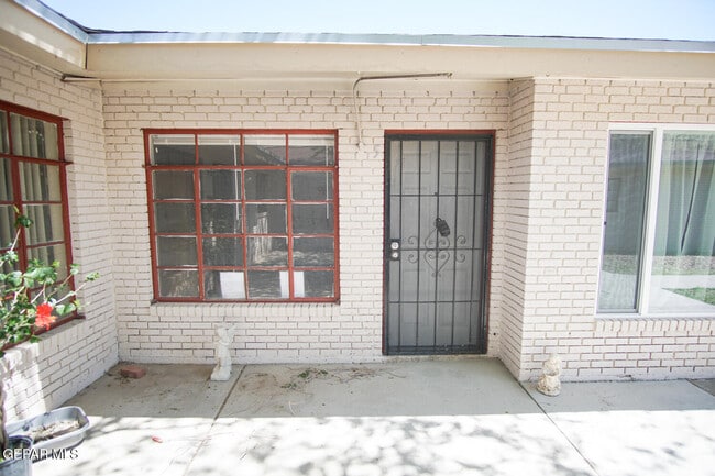 Building Photo - 2607 Nations Ave Unit 5
