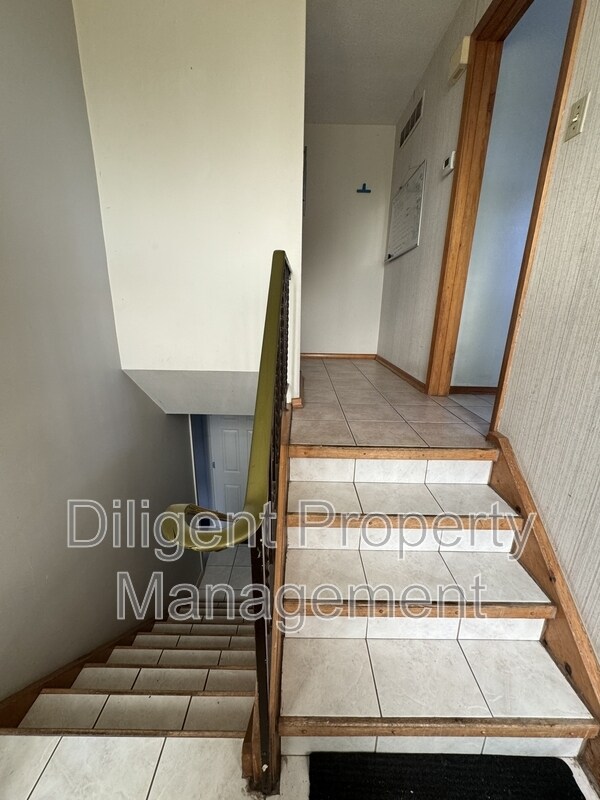 Photo - 186 Collison Ave