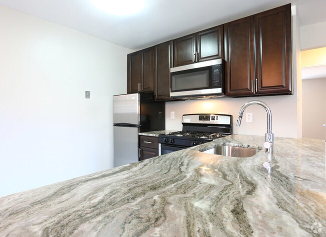 Kitchen - Fallsview Gardens