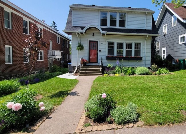 Building Photo - 505 N 16th Ave E