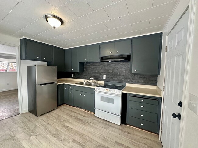 Photo - Charming 2 bedroom 1 bath home next to the bike trail Less than 3 miles from Sky Lakes and Oregon...