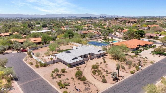 3411 E Valley Vista Ln