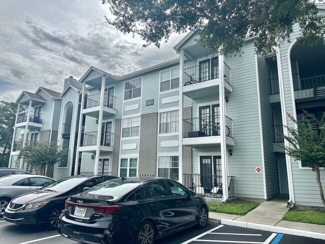 Building Photo - Orlando - 1 Bedroom, 1 Bathroom - $1,195.00 Unit r2550n10305