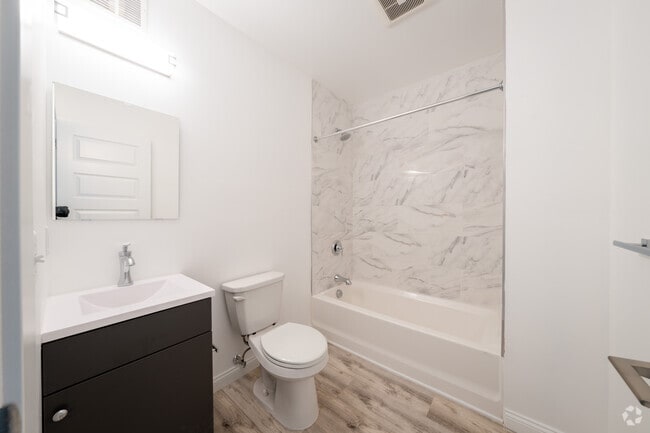 2BR, 2BA - 650SF