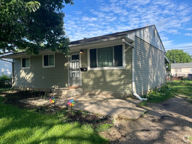Building Photo - 185 Quaker Rd Rental