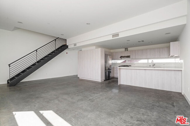 Building Photo - 660 Rose Ave Unit 2 Rental