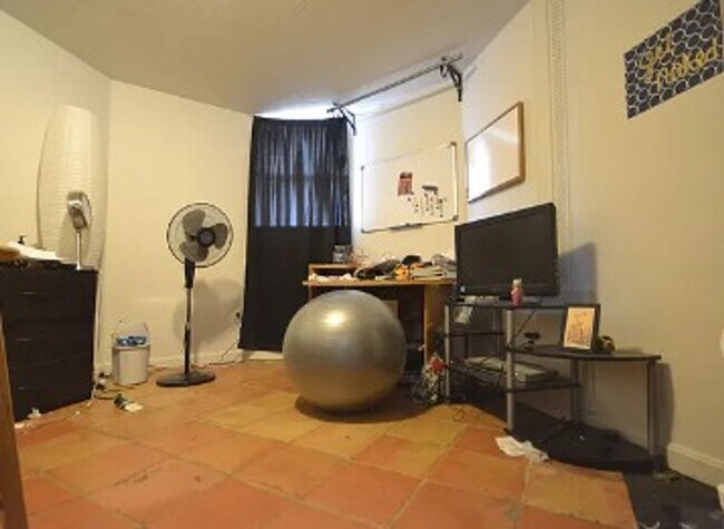 Photo - 4BR 2Bth unit! Great location!