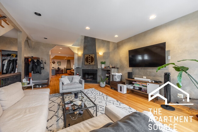 Photo - 1224 W Augusta Blvd Unidad 2