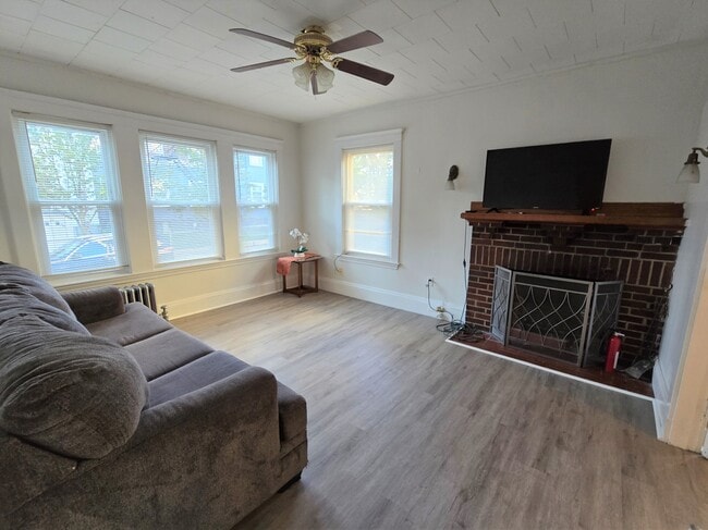 Building Photo - 63 Pinckney St Unit 1