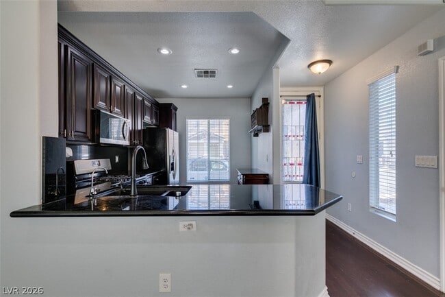 Building Photo - 8233 Shaded Arbors St