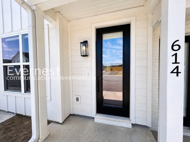 Photo - 614 Mason Ward Pl