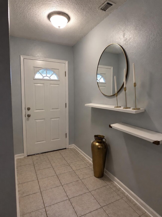 Photo - 1502 Sudbury Dr