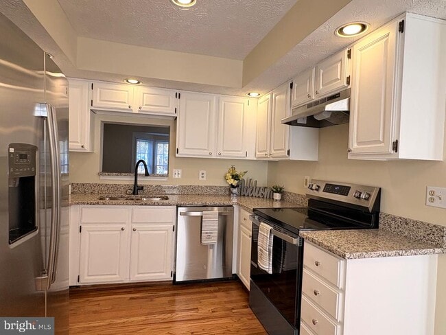 Photo - 2120 Commissary Cir