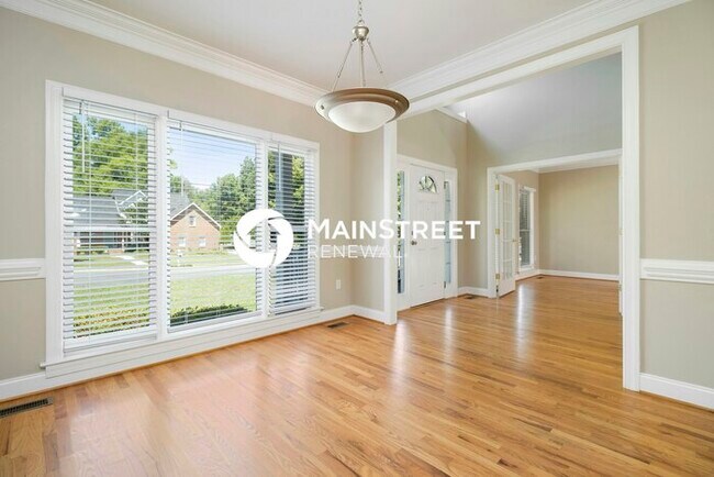 Photo - 5 Bedroom Pet-Friendly Home in Charlotte, NC with Main Street Renewal