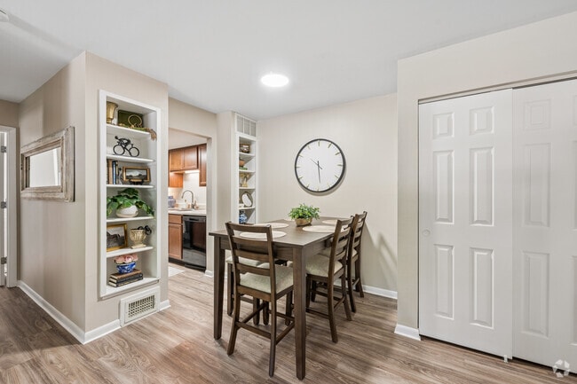 Model 1BR, 1BA - 650SF - Dining Room - Main Street on the Monon