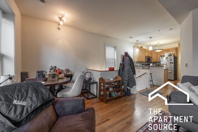 Photo - 1935 N Wood St Unit 2