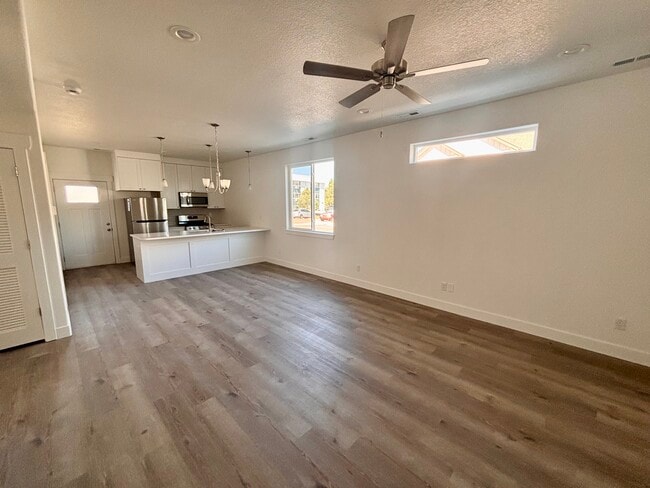 Photo - 1549 Tyram Grv