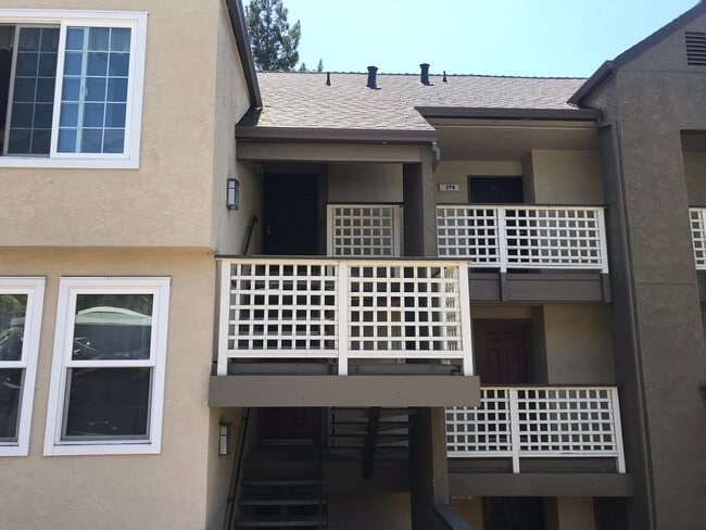 Building Photo - Beautiful View!! 2 Bed/2 Bath Condo, Hayward