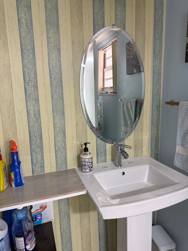 1/2 bath - 2901 S Palm Aire Dr Unit 307