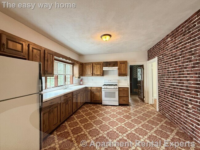 Building Photo - 186 Powder House Blvd Unit #2