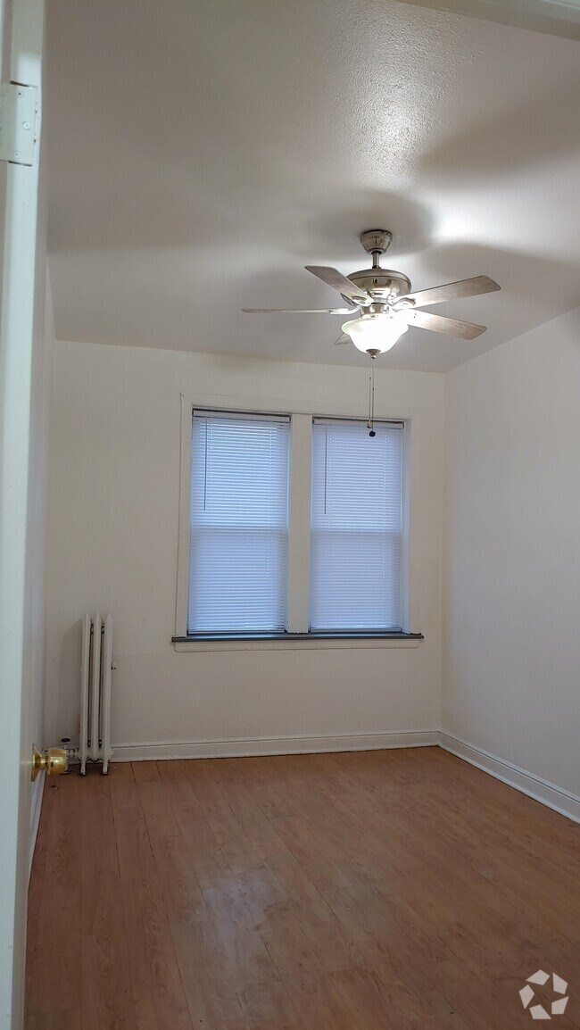 Building Photo - 1720 W 76th St Unit 203 Rental