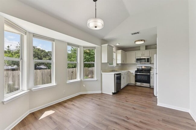 Photo - 906 Jasmine Trail