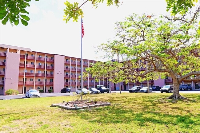 Building Photo - 4111 Lake Bayshore Dr