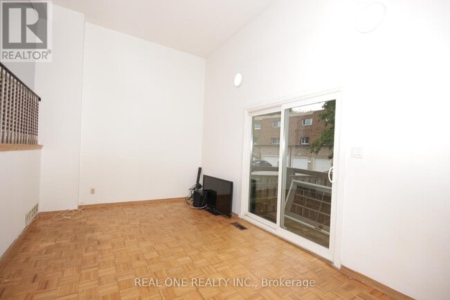 Photo - 122 Beverly Glen Blvd