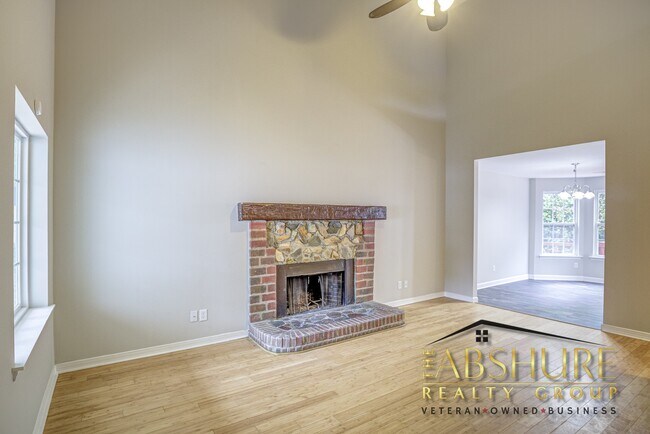 Photo - 852 Willow Bay Dr