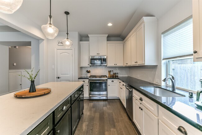 Photo - 1316 Graham Trace Ln