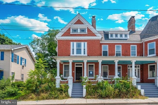 Building Photo - 19 S Main St Rental