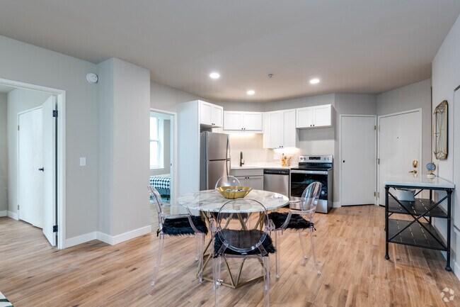 2 BR, 1 BA - 1,008SF - Playbill Flats Apartments