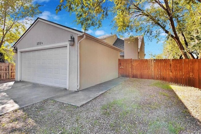 Photo - Charming 3 Bedroom Home in Quiet Orchard M...