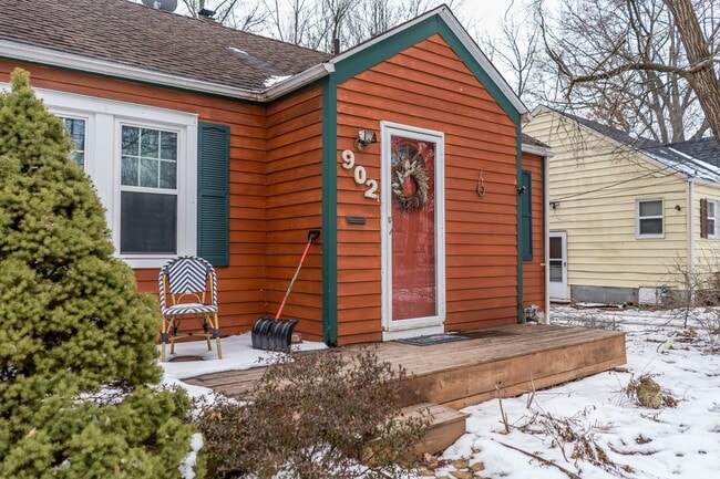 Photo - Centrally located bungalow!