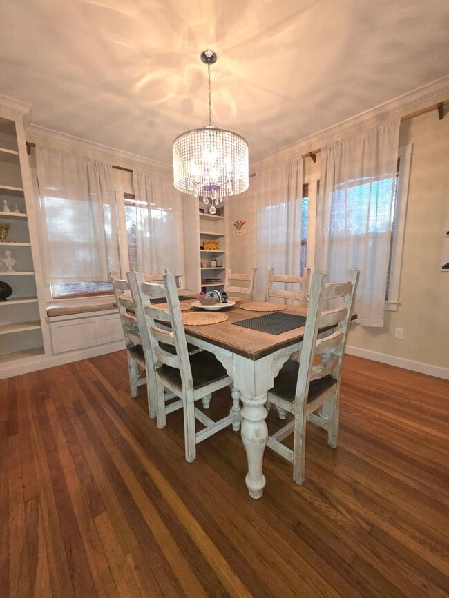 Photo - 107 E Duke St