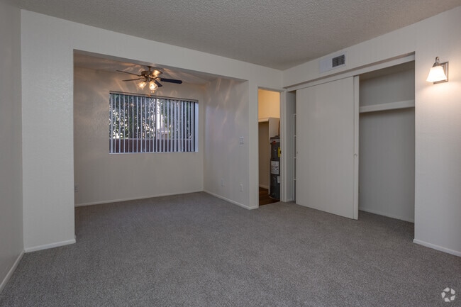 1BR, 1BA - 780SF - Bedroom