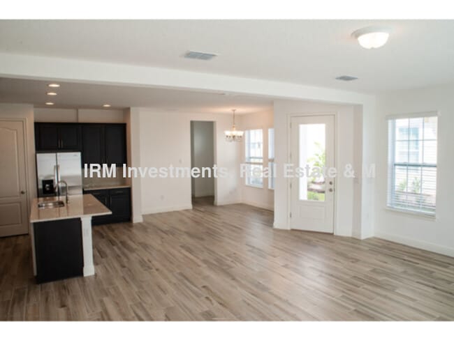 Photo - 3 bed 2.5 bath townhome 2 car garage