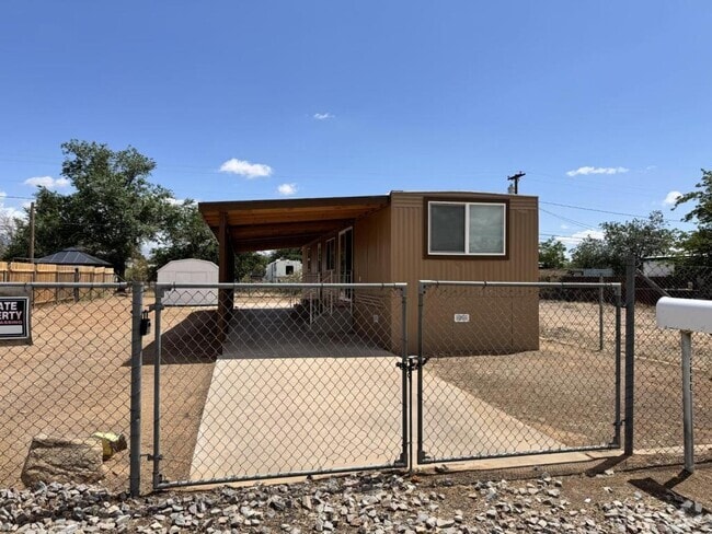 Building Photo - 3660 E Shaeffer Ave Rental