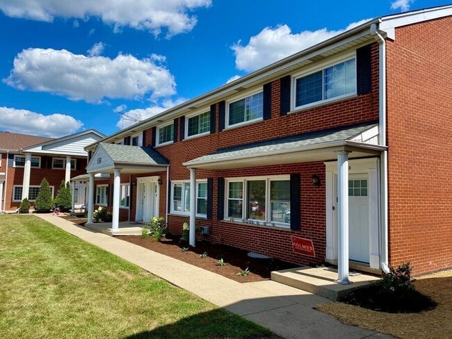 Building Photo - 3031 Lynn Ct Unit C