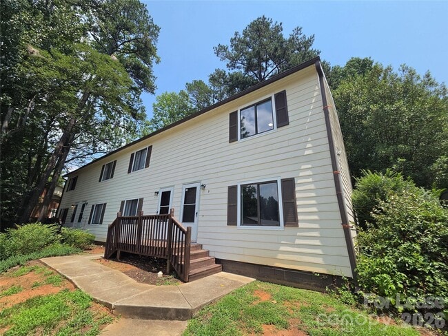 Building Photo - 1260 Fieldstone Rd