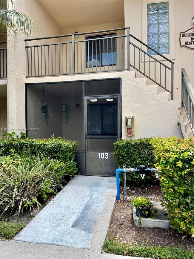 Photo - 16461 Blatt Blvd Condominio Unidad 103