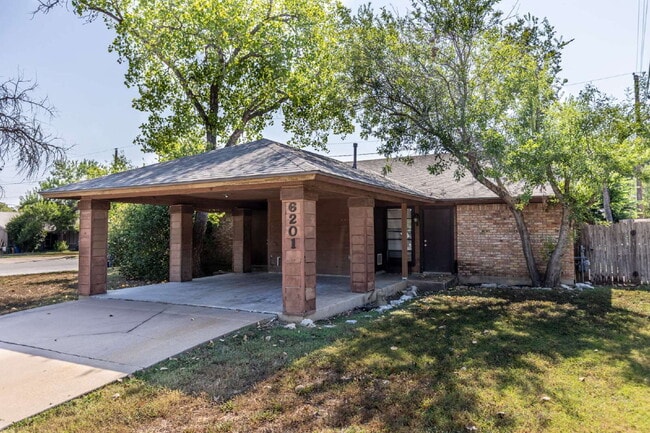 Photo - 6201 Berkett Cove Unidad B