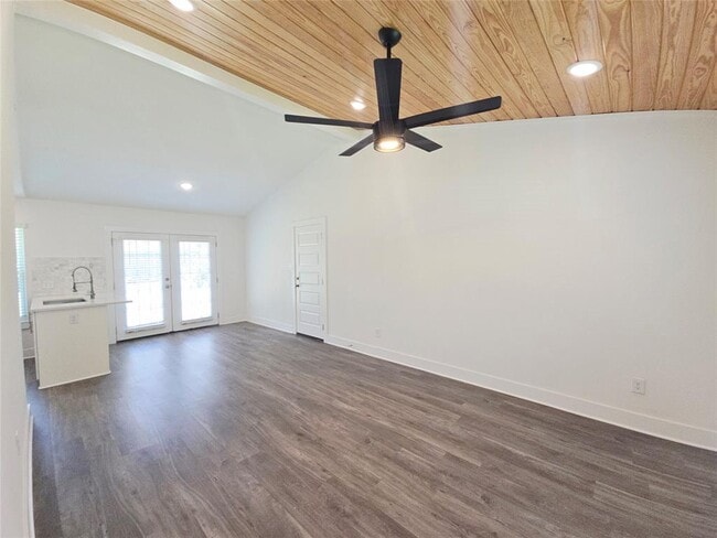 Photo - 6103 Calmar Cove