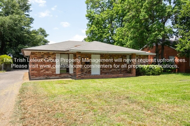 Building Photo - 3/1 Large Master bedroom close to Jackson st.