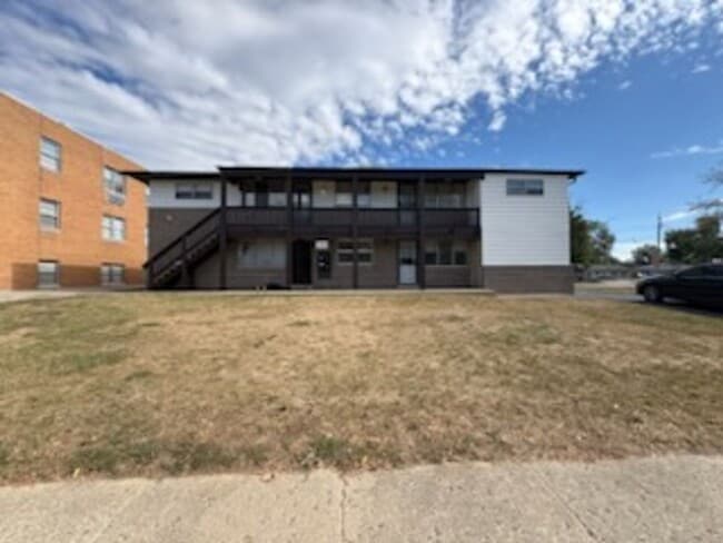 Building Photo - 2902 N Rockwood Dr Unit A-1