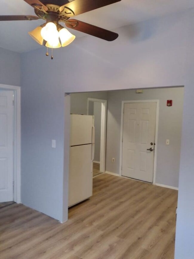 Photo - 3 Bedroom Apartment w Free Heat