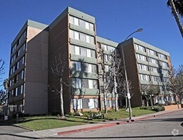 Building Photo - 15211 Sherman Way Unit 15211 Rental