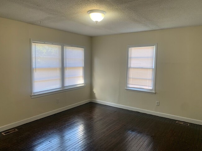 Photo - 914 Wainwright Ave