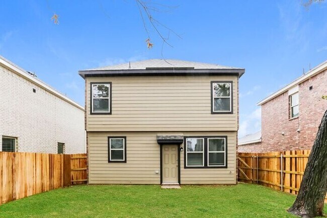 Photo - 1307 Ester Ln