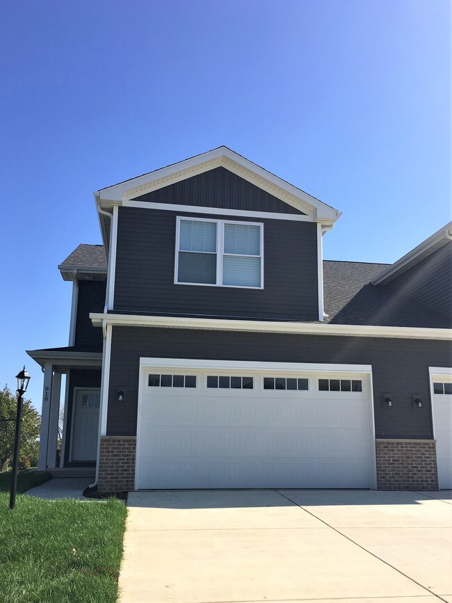 Photo - 1516 Greyrock Ln